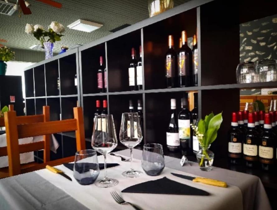 Ristorante Pizzeria Al Posta, Con Alogio Hotel Malvaglia Ngoại thất bức ảnh